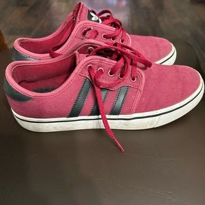 Adidas shoes  size 5 (big boy )